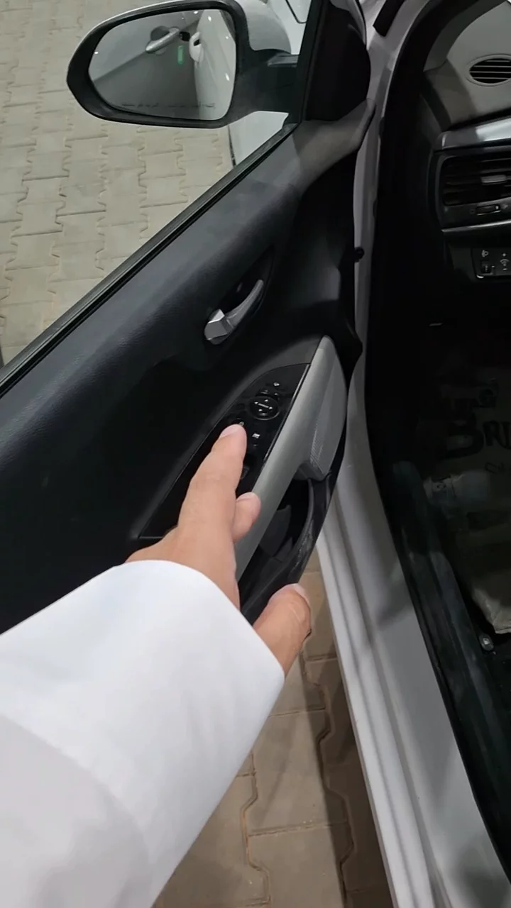 Car video thumbnail 1 of 9