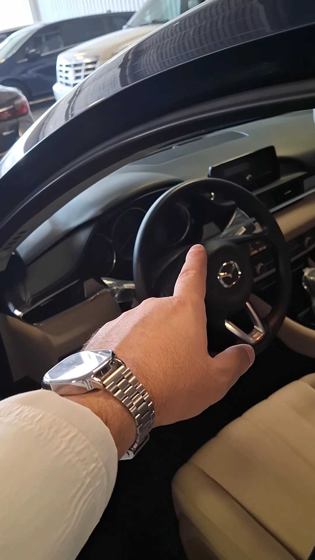 Car video thumbnail 1 of 9