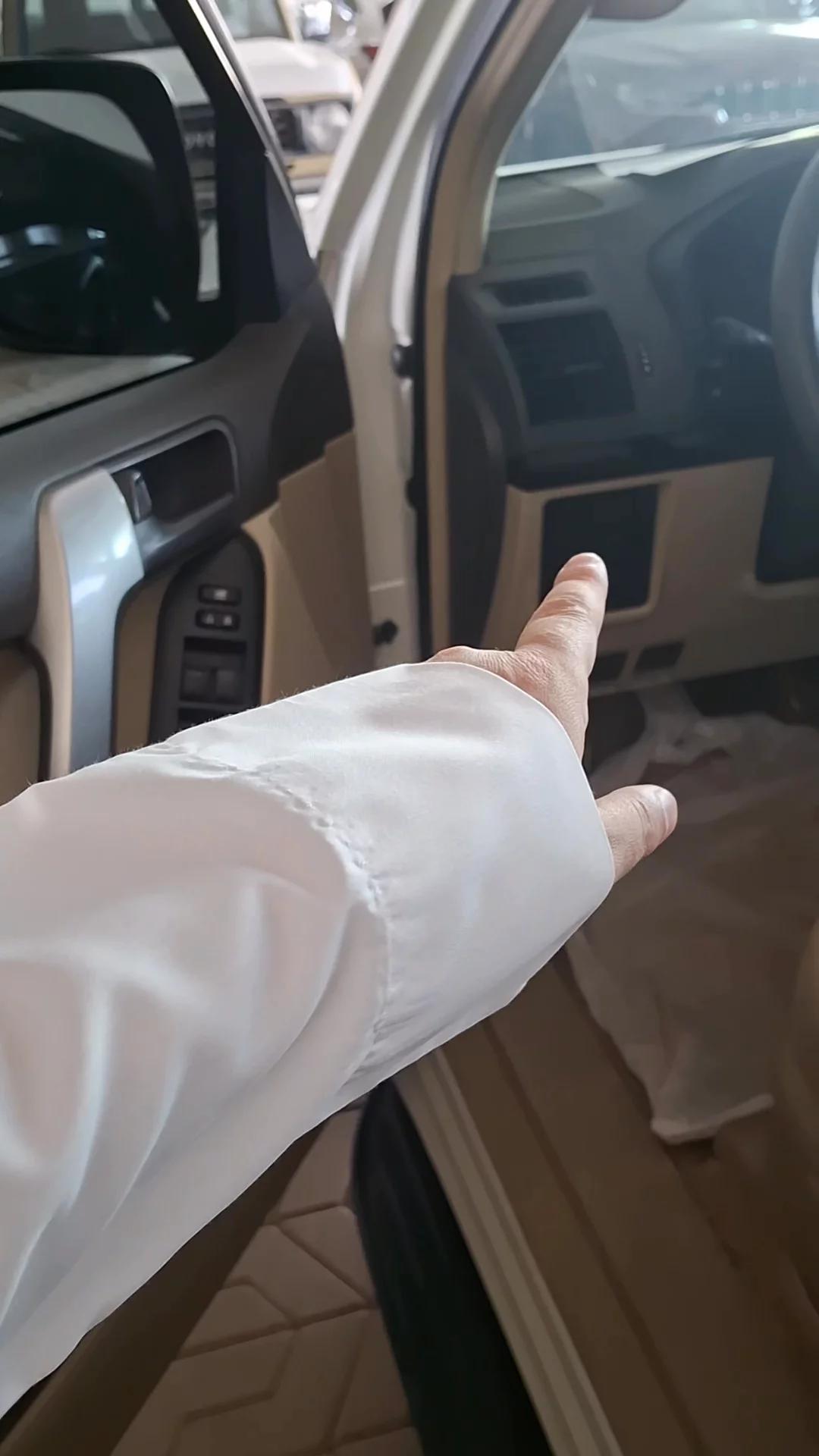 Car video thumbnail 1 of 9