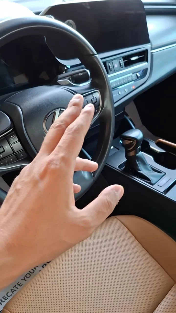 Car video thumbnail 1 of 8