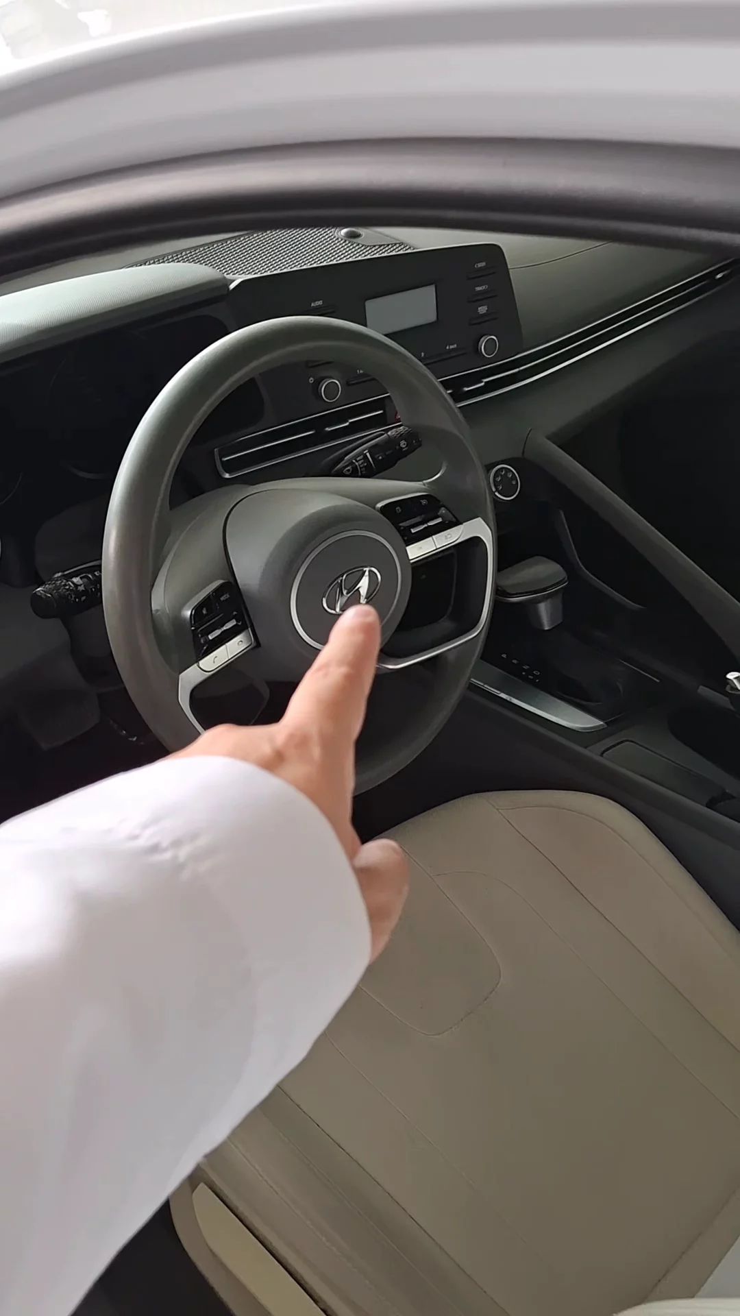 Car video thumbnail 1 of 9