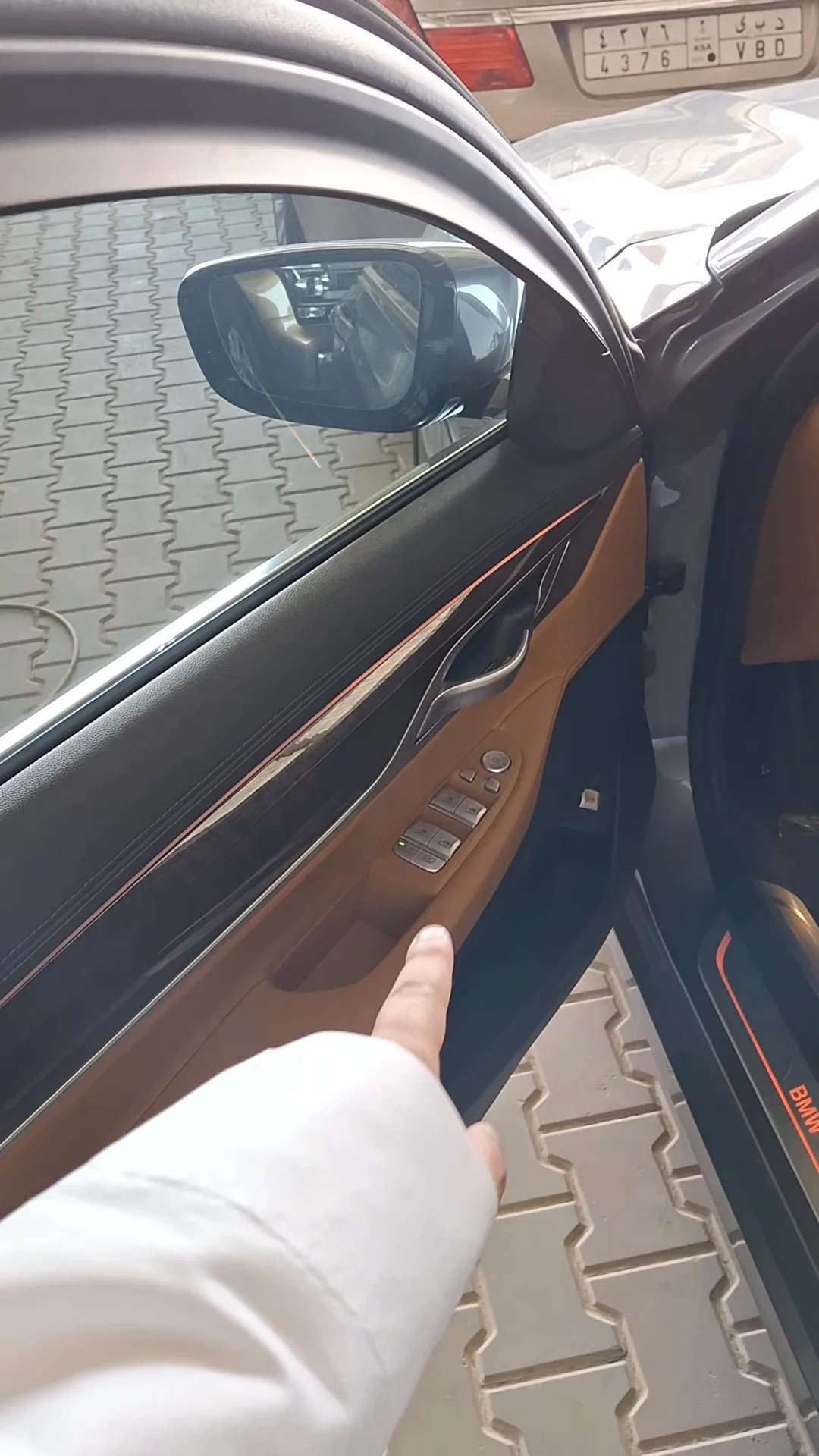 Car video thumbnail 1 of 9