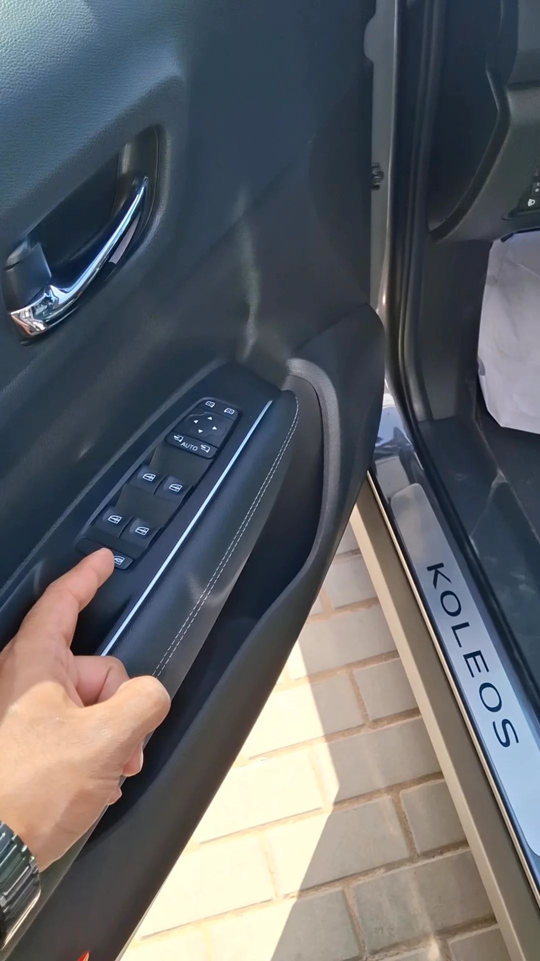 Car video thumbnail 1 of 8