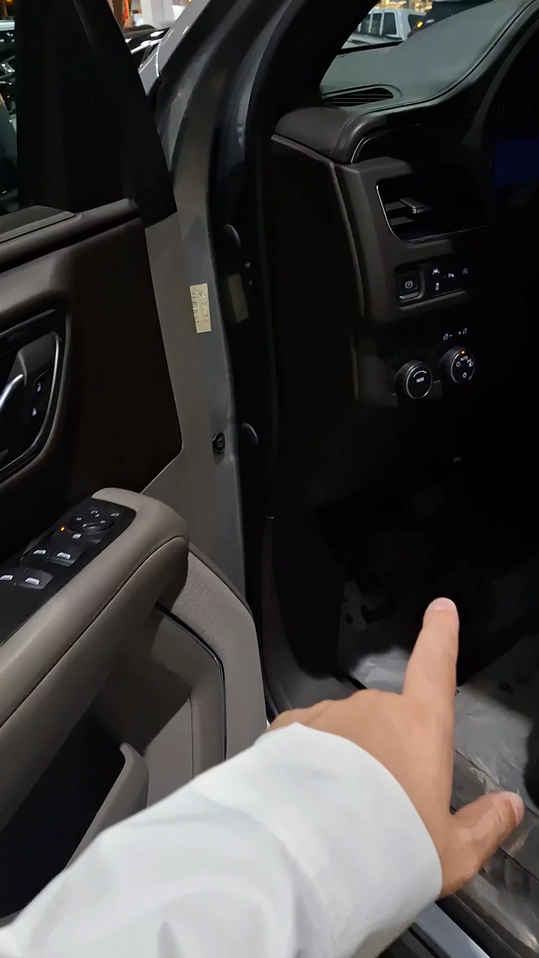 Car video thumbnail 1 of 9