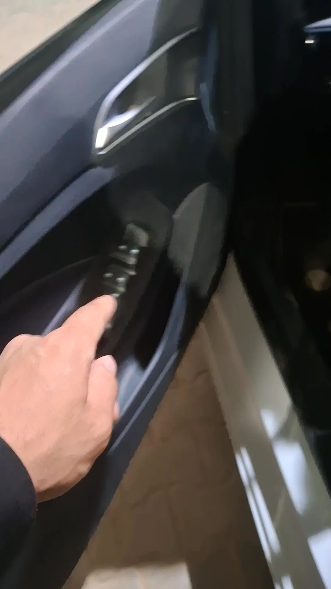 Car video thumbnail 1 of 8