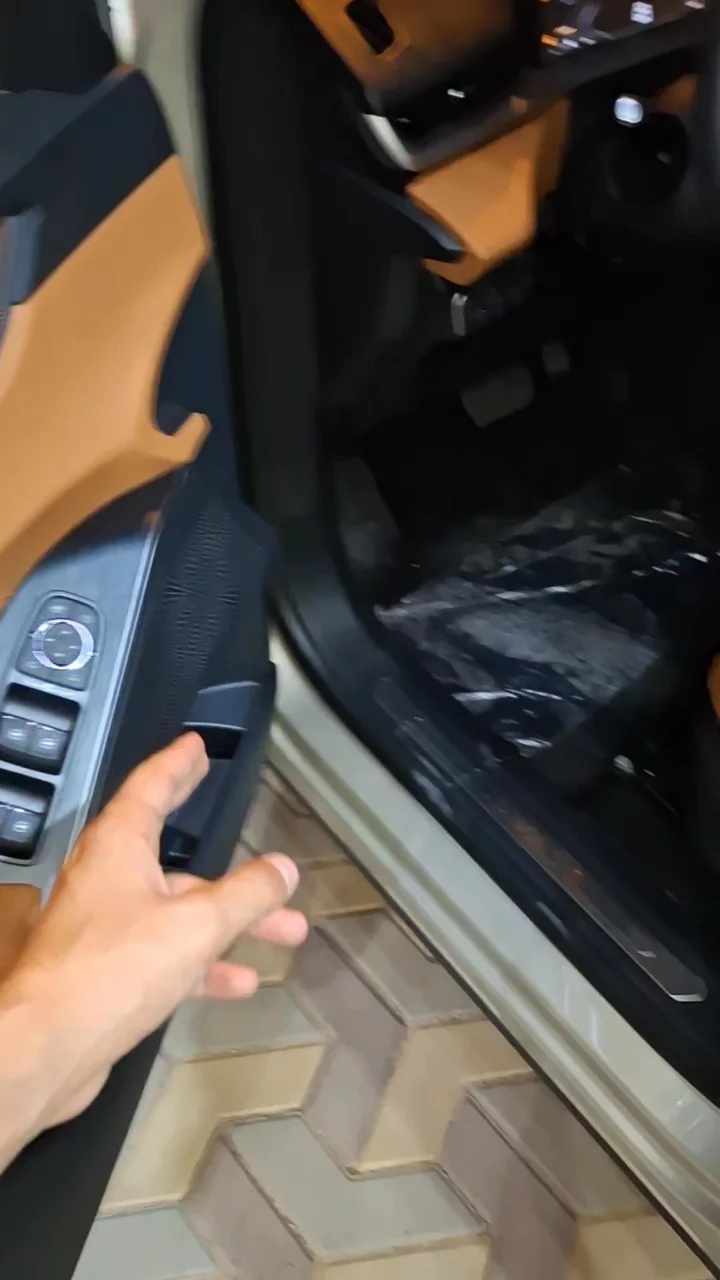 Car video thumbnail 1 of 9