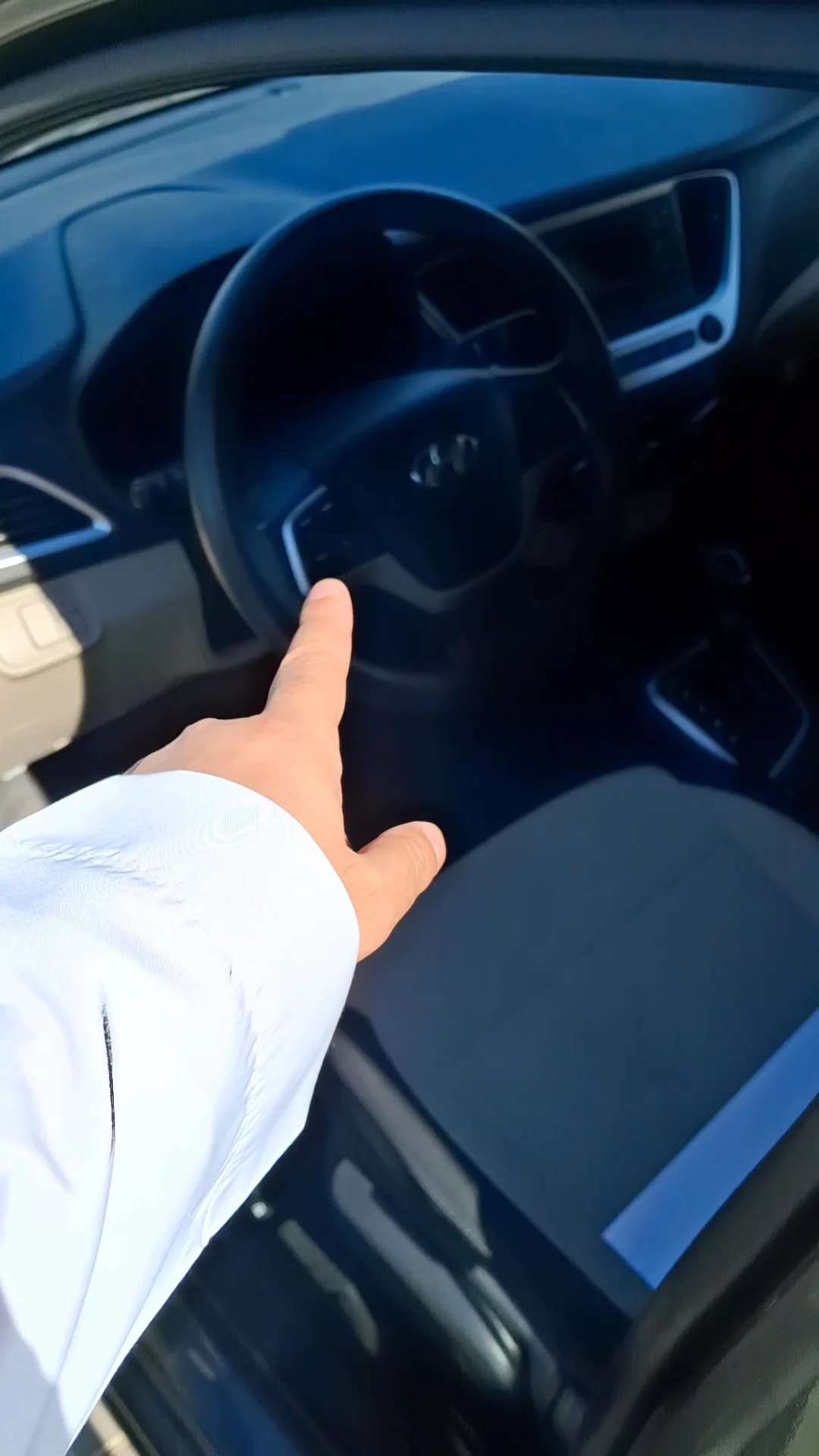 Car video thumbnail 1 of 9