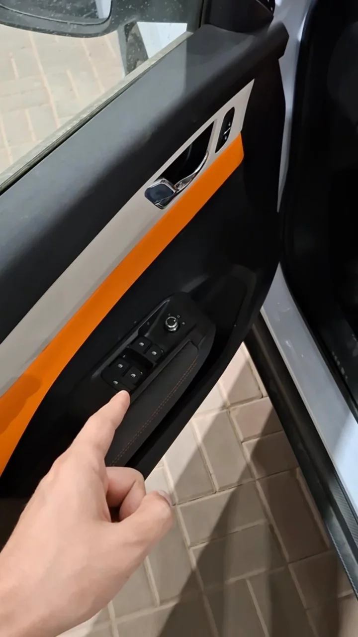 Car video thumbnail 1 of 9