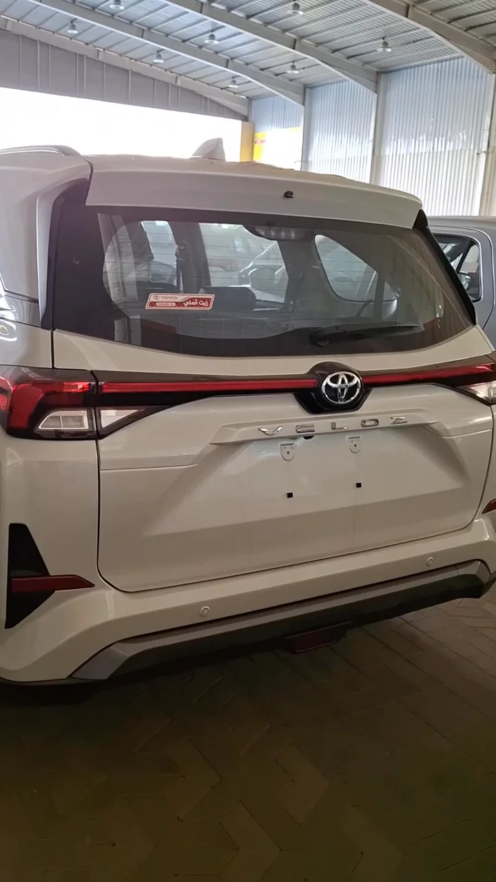 Car video thumbnail 1 of 9