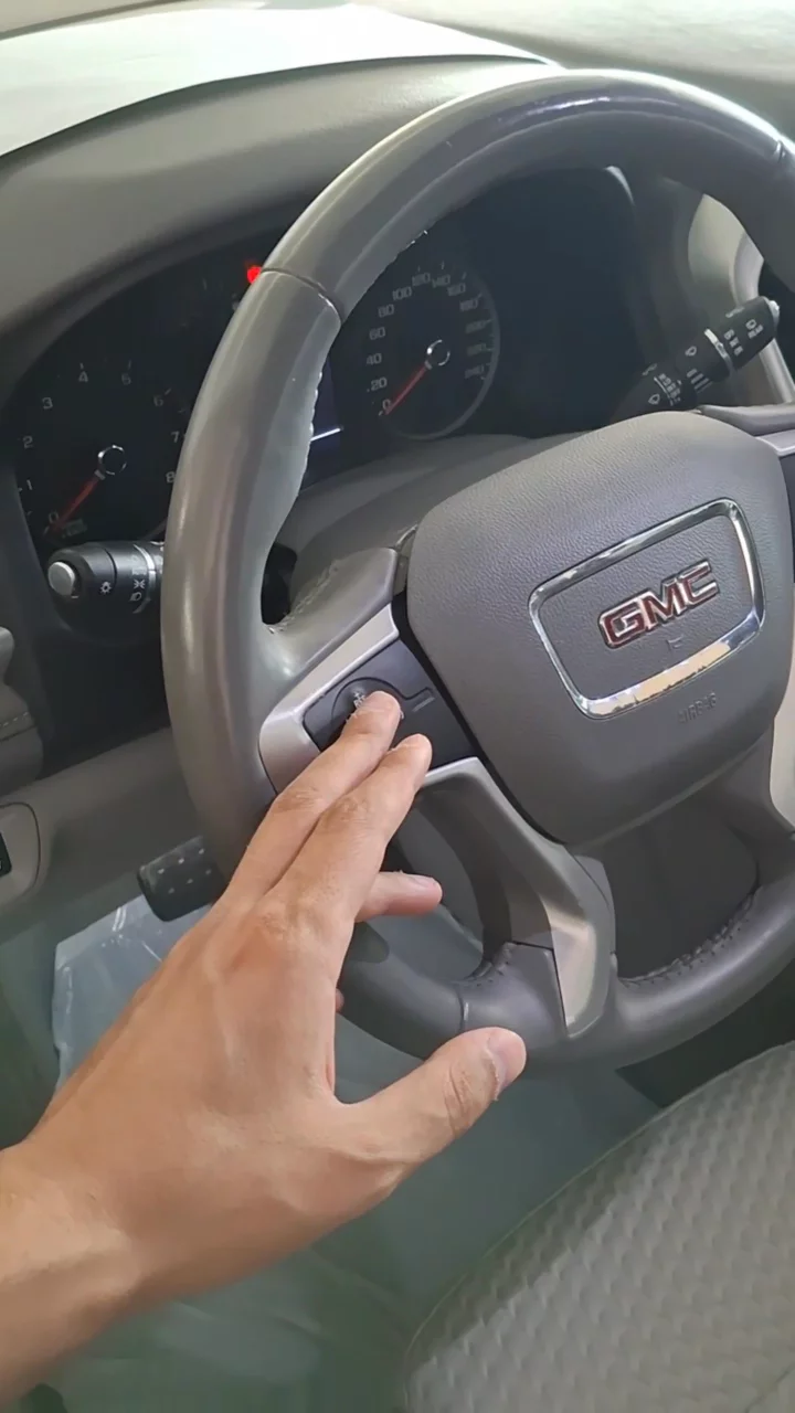 Car video thumbnail 1 of 8