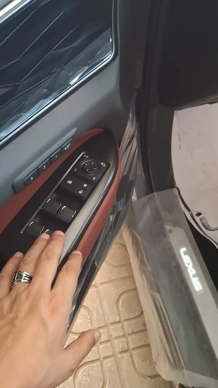 Car video thumbnail 1 of 10