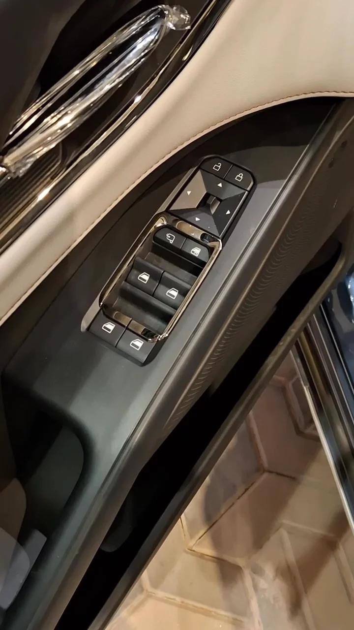 Car video thumbnail 1 of 10