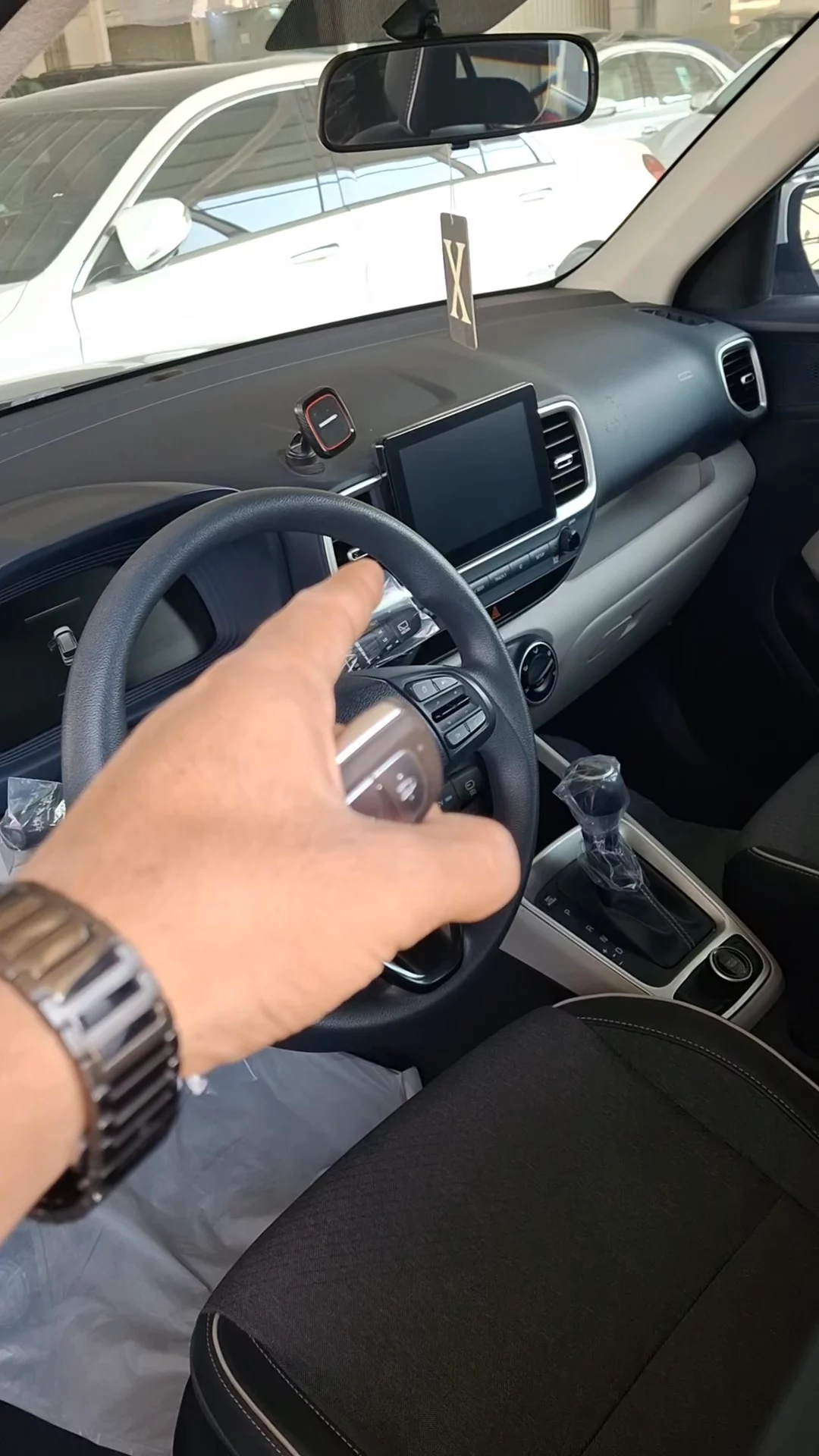 Car video thumbnail 1 of 7