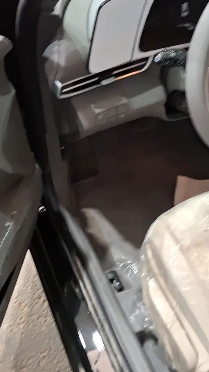 Car video thumbnail 1 of 10