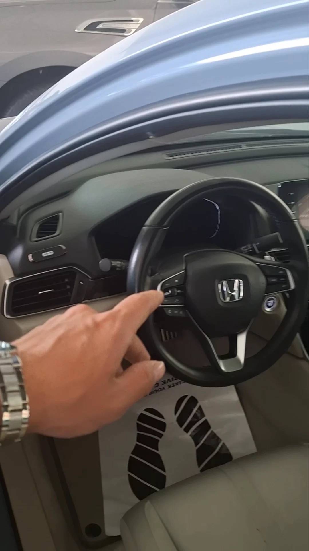 Car video thumbnail 1 of 7