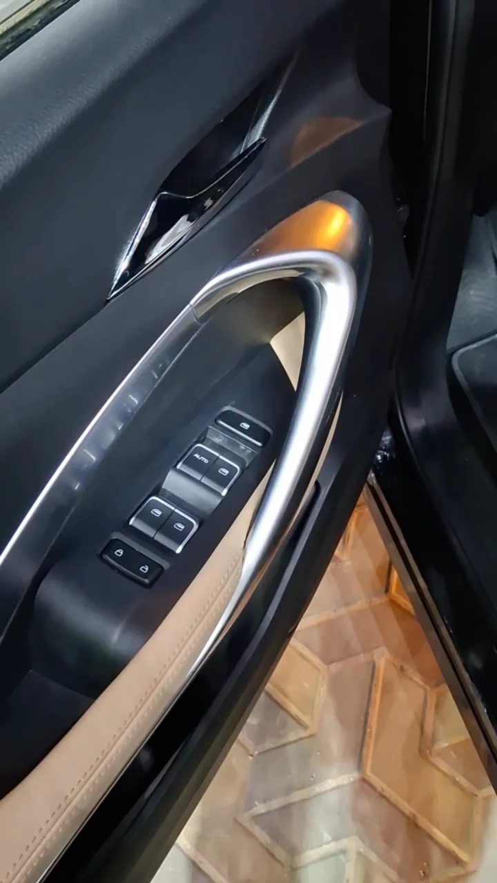 Car video thumbnail 1 of 10