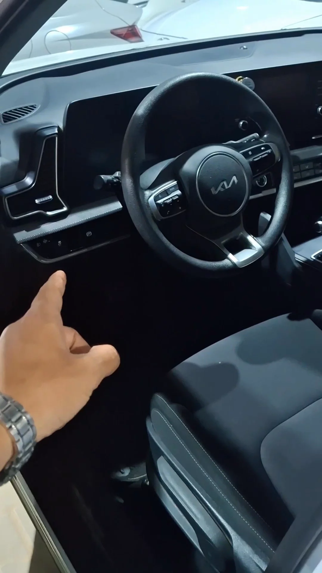 Car video thumbnail 1 of 7