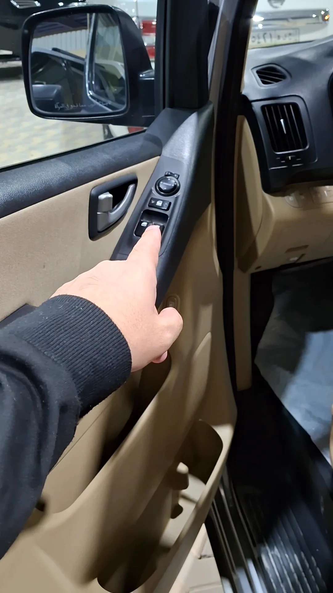 Car video thumbnail 1 of 8