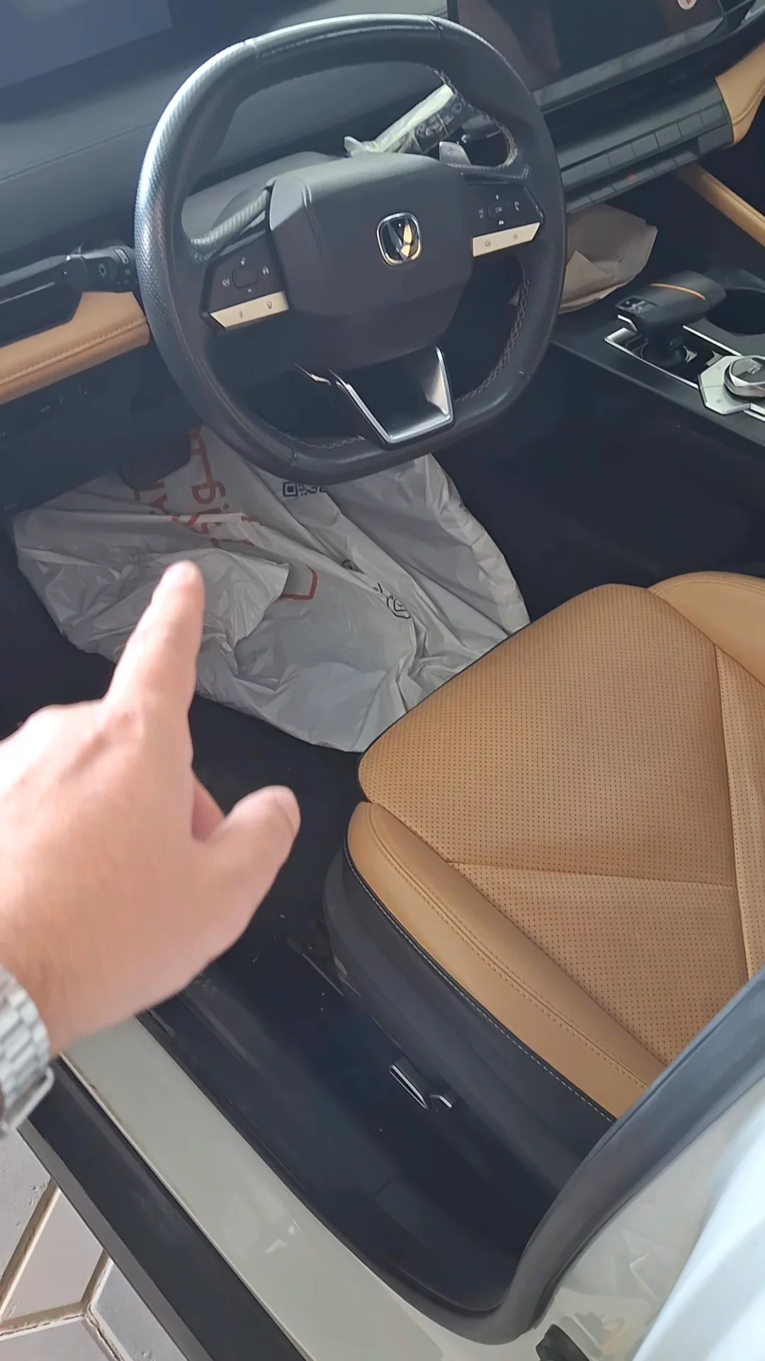 Car video thumbnail 1 of 9