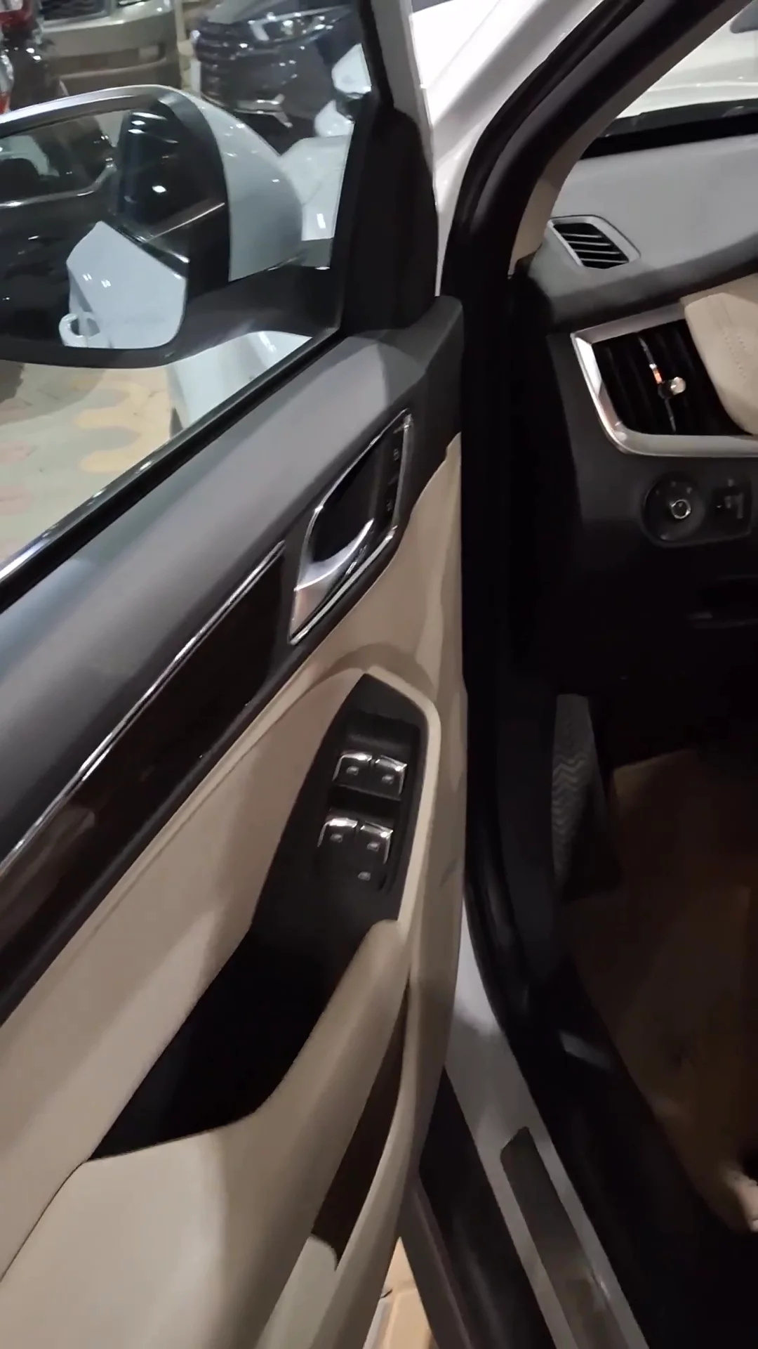 Car video thumbnail 1 of 9