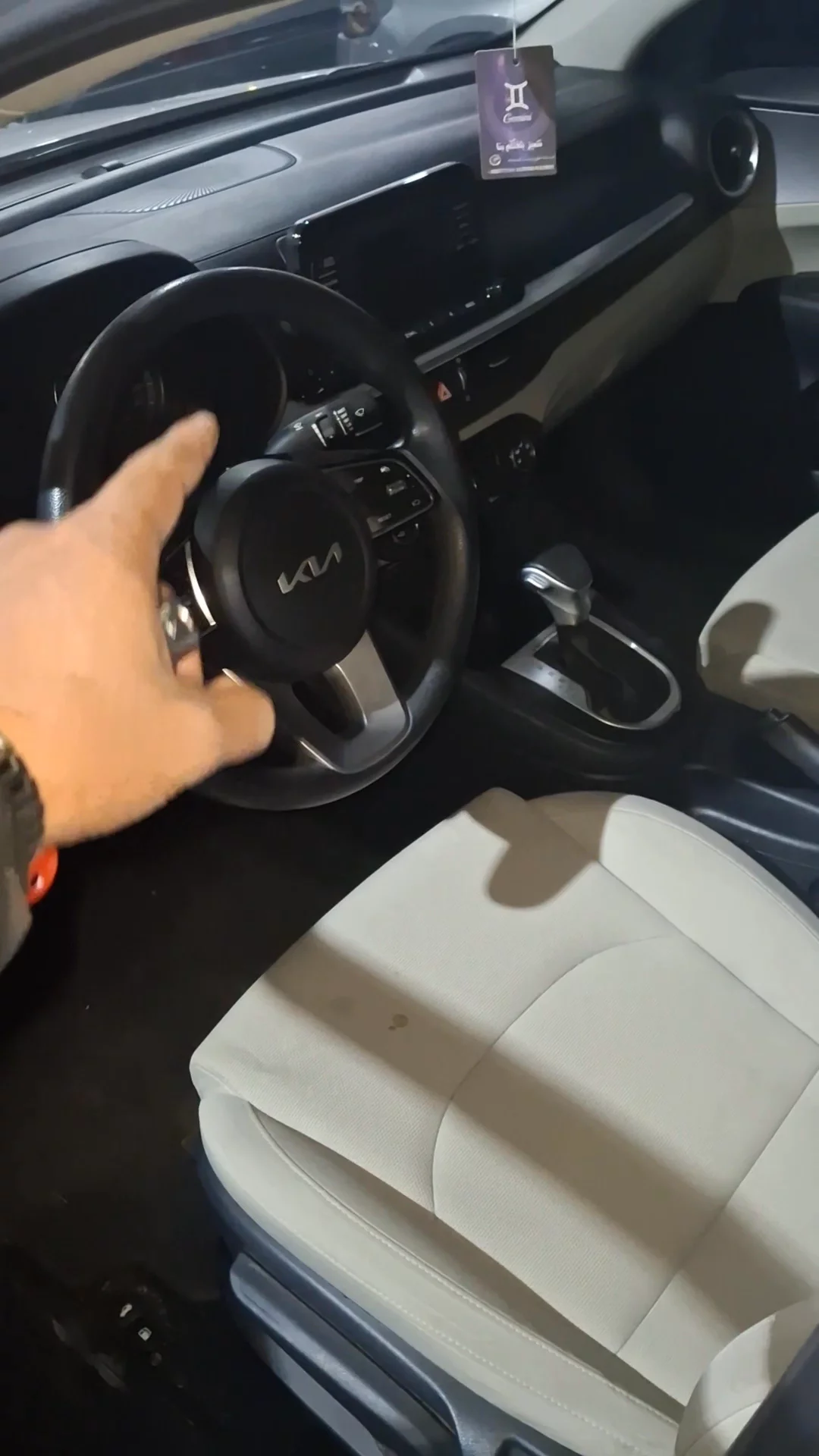 Car video thumbnail 1 of 7