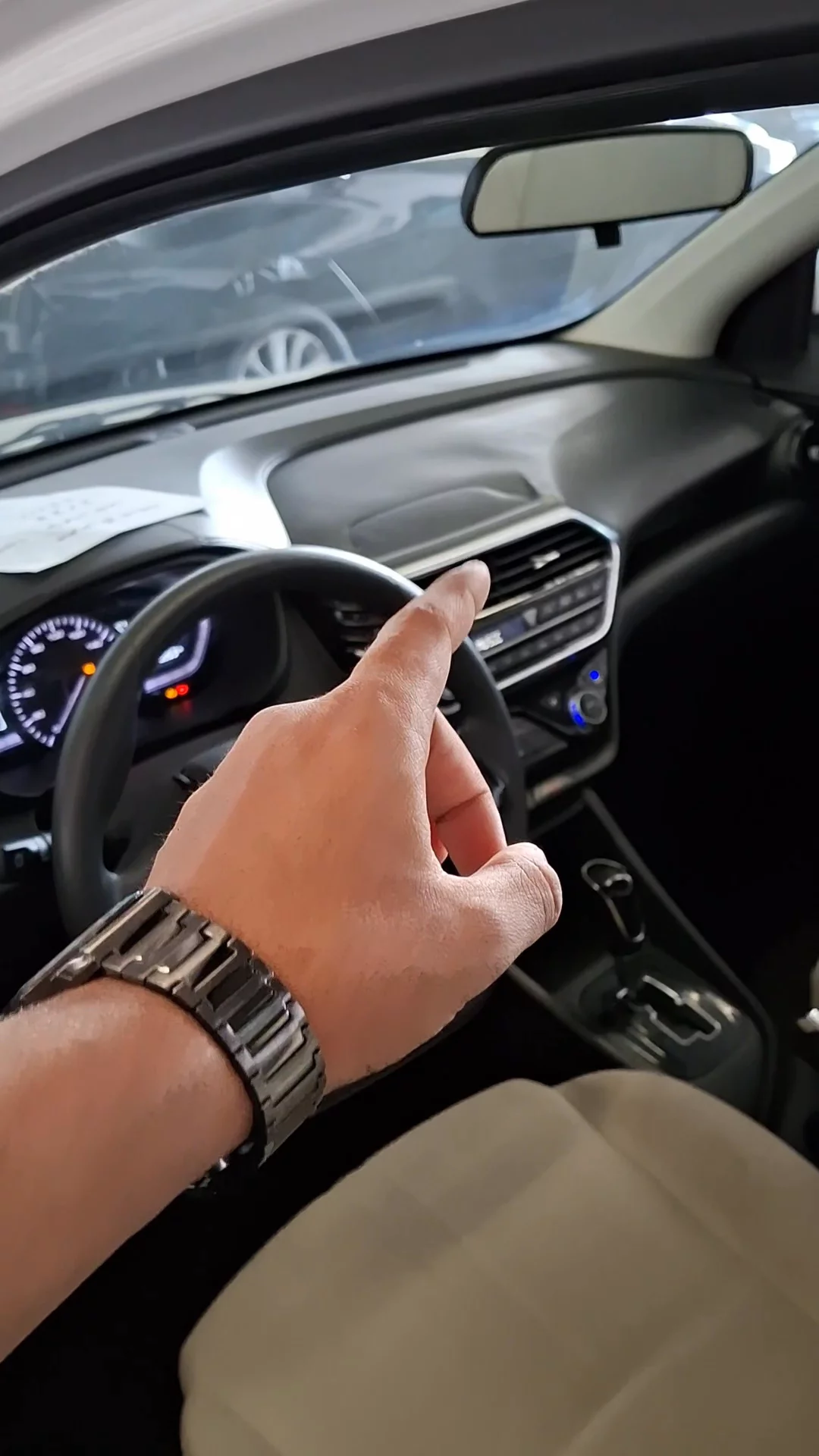 Car video thumbnail 1 of 8