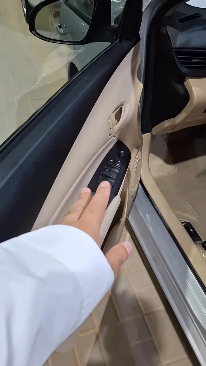 Car video thumbnail 1 of 9