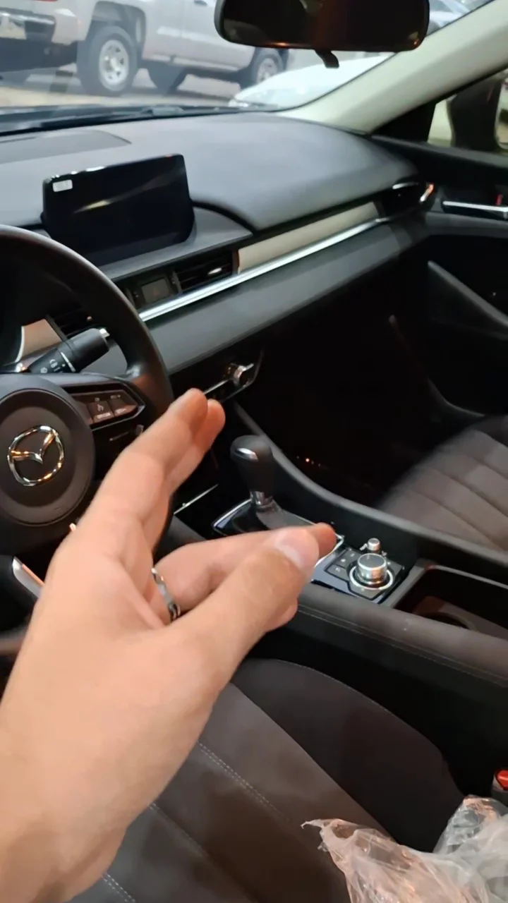 Car video thumbnail 1 of 9