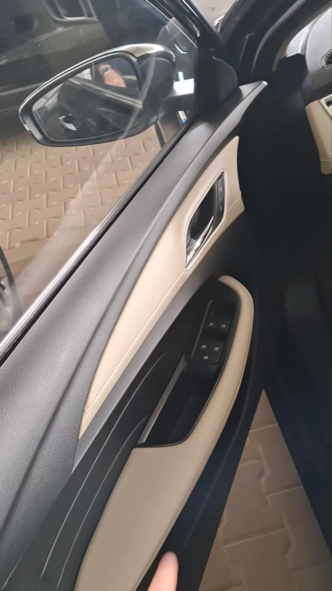 Car video thumbnail 1 of 10