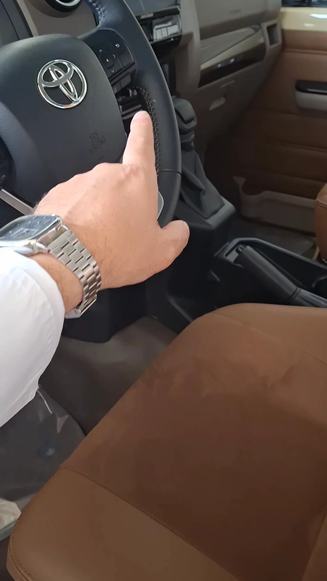 Car video thumbnail 1 of 8