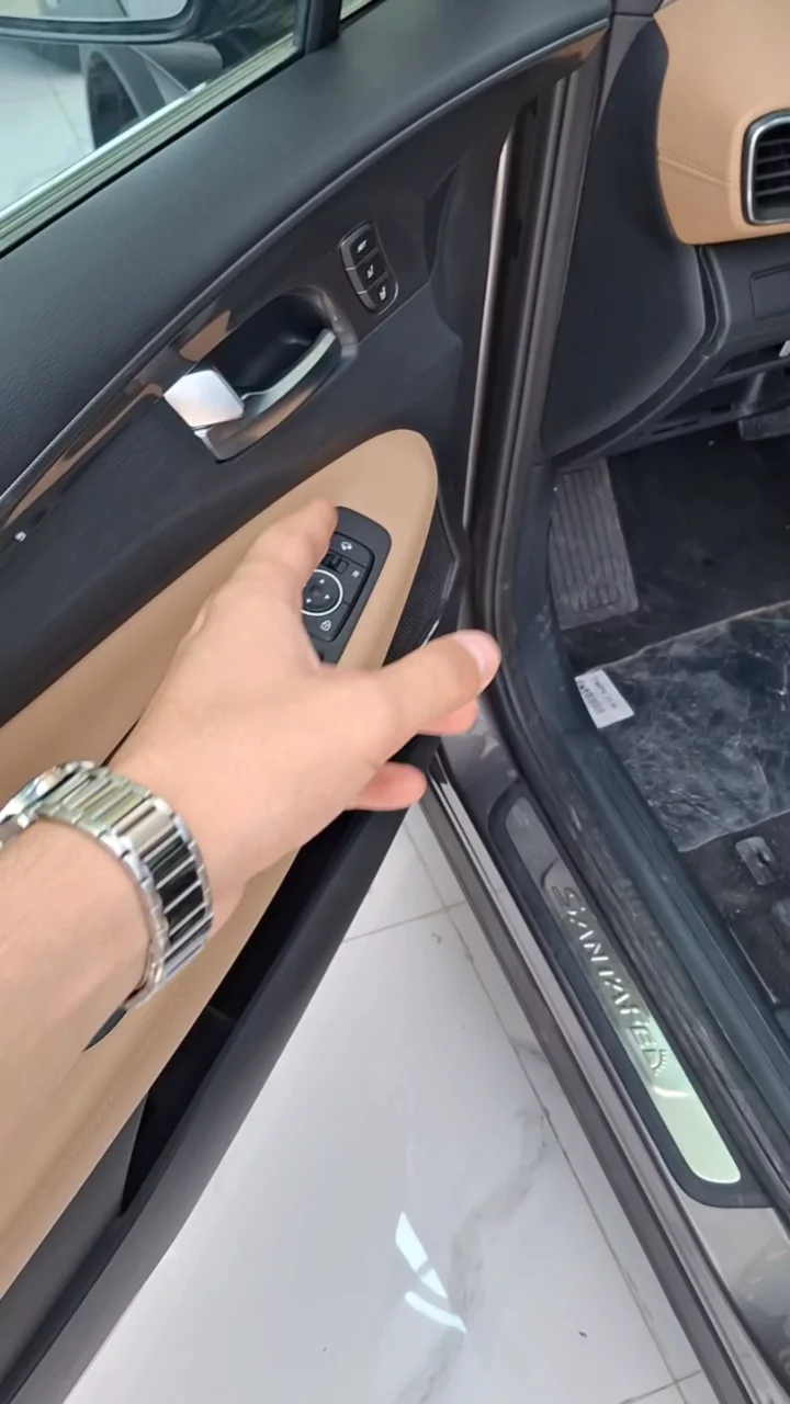 Car video thumbnail 1 of 10