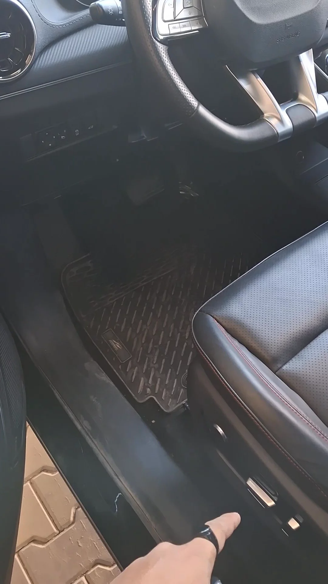 Car video thumbnail 1 of 7