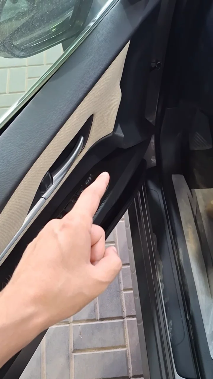 Car video thumbnail 1 of 9