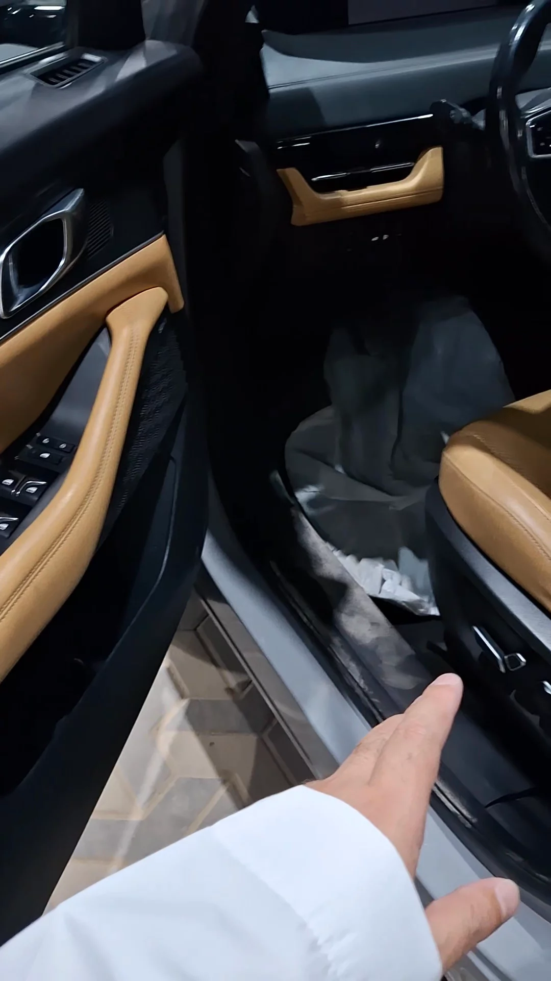 Car video thumbnail 1 of 10