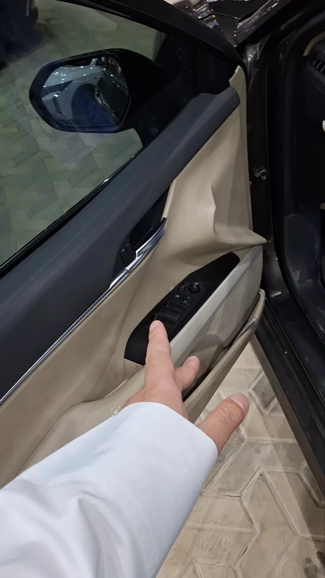 Car video thumbnail 1 of 11