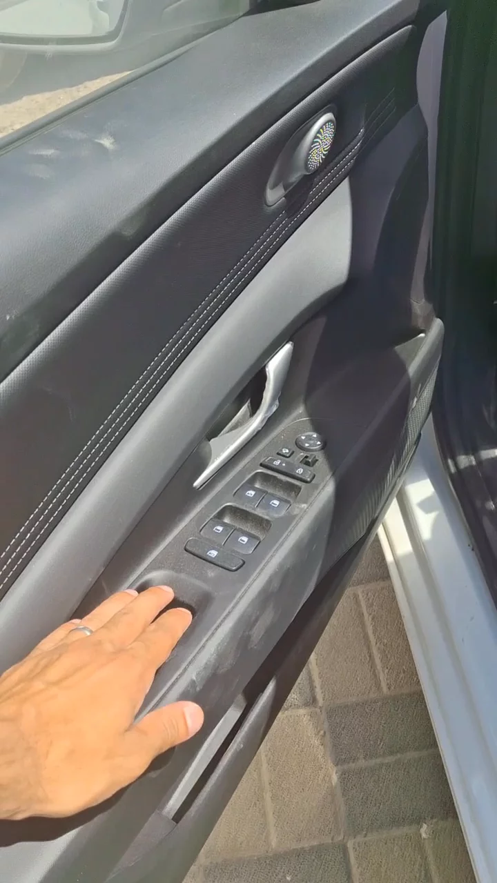 Car video thumbnail 1 of 9