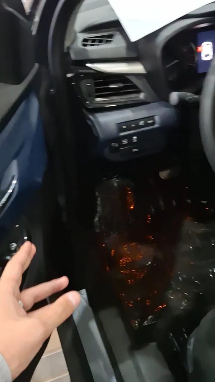 Car video thumbnail 1 of 9