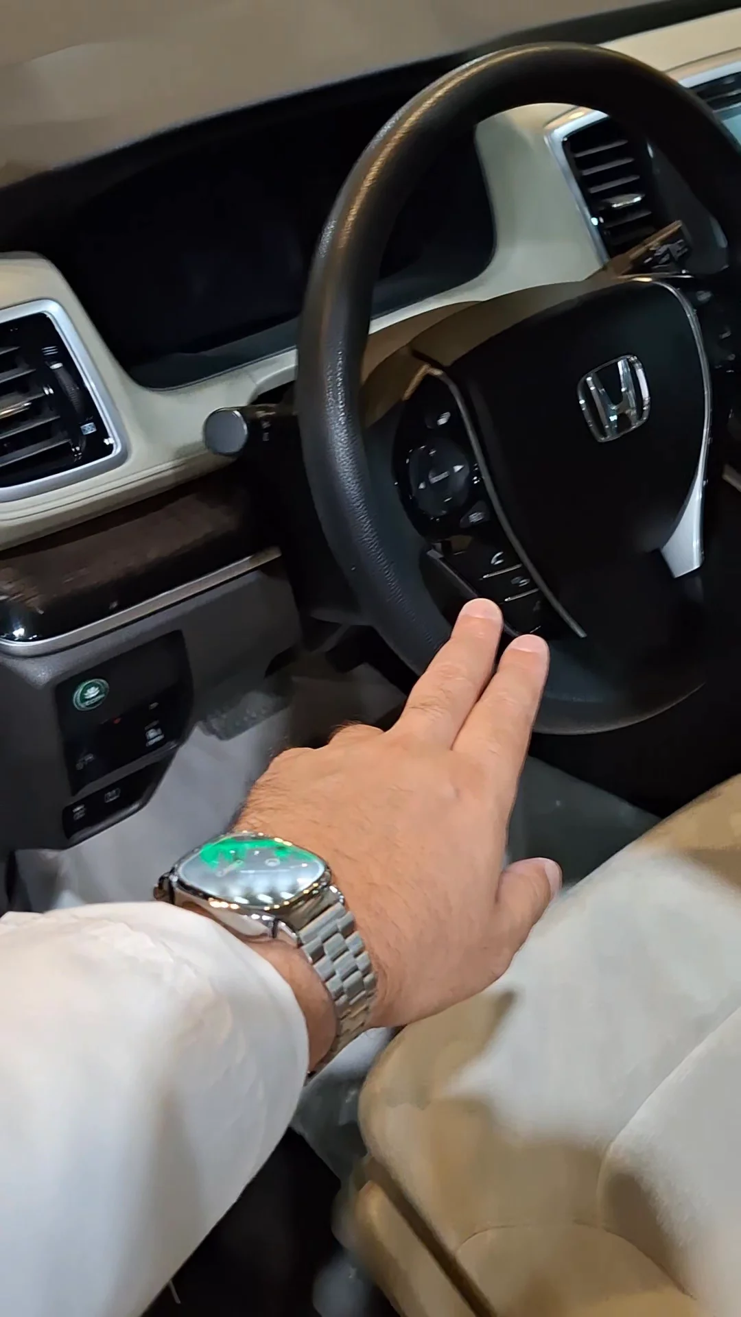 Car video thumbnail 1 of 9