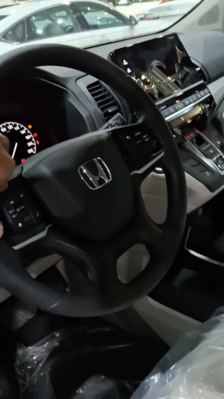 Car video thumbnail 1 of 8