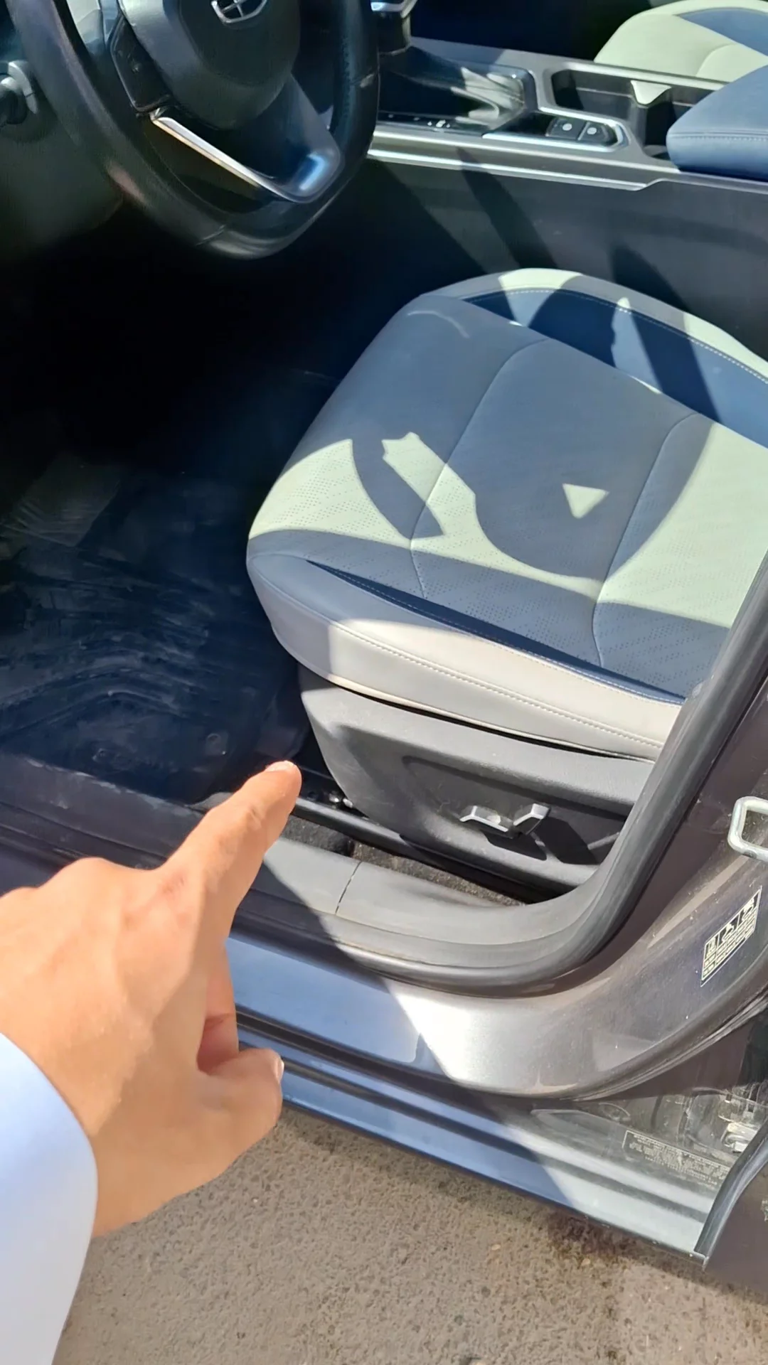 Car video thumbnail 1 of 10