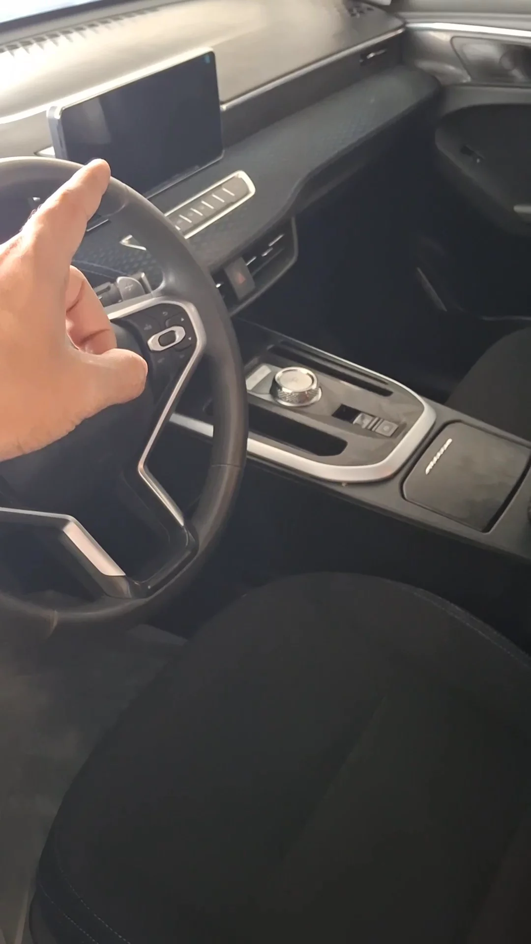 Car video thumbnail 1 of 8