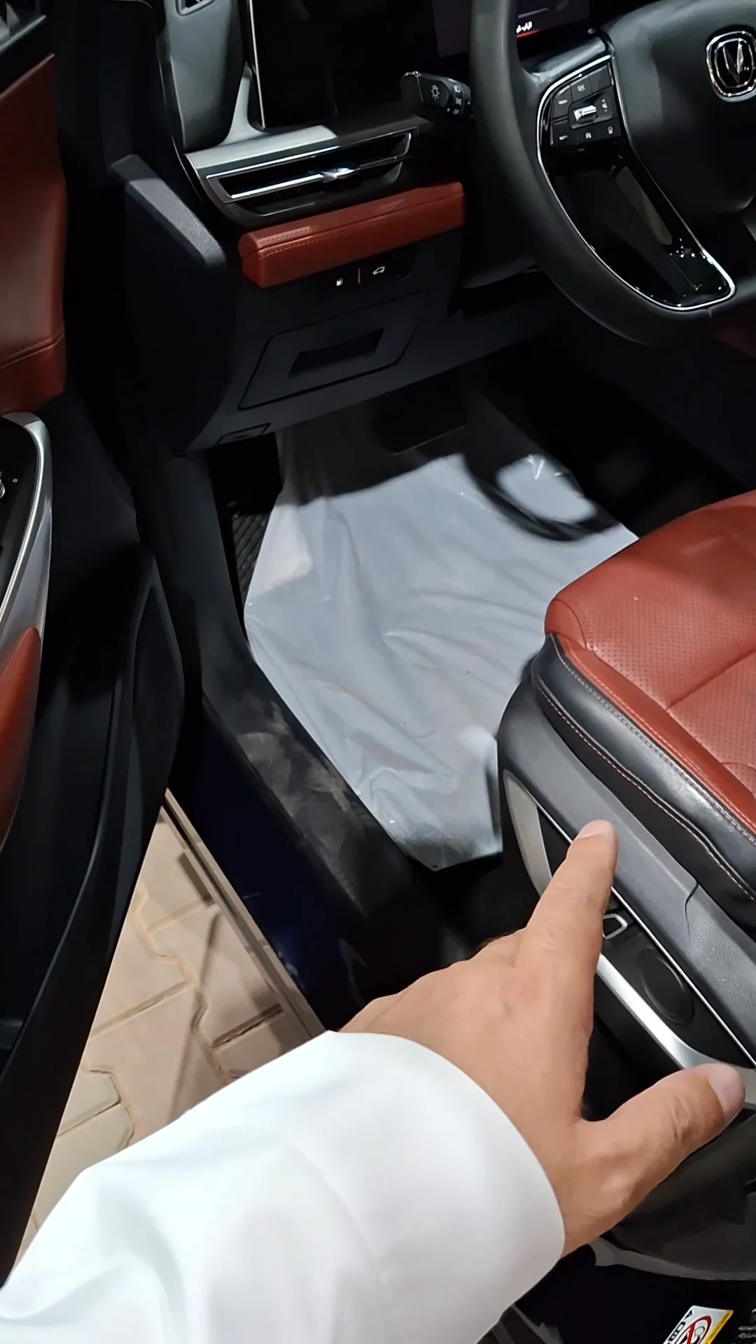 Car video thumbnail 1 of 10