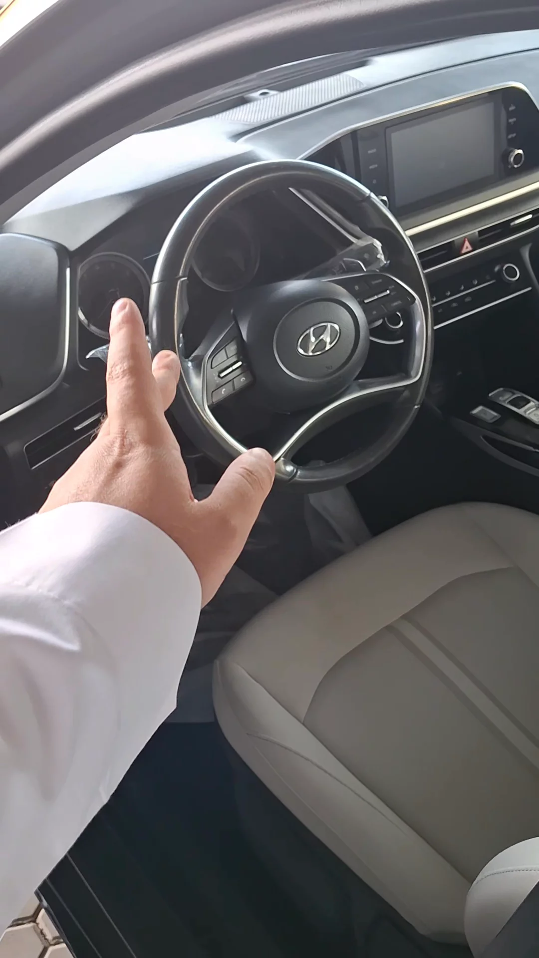 Car video thumbnail 1 of 9