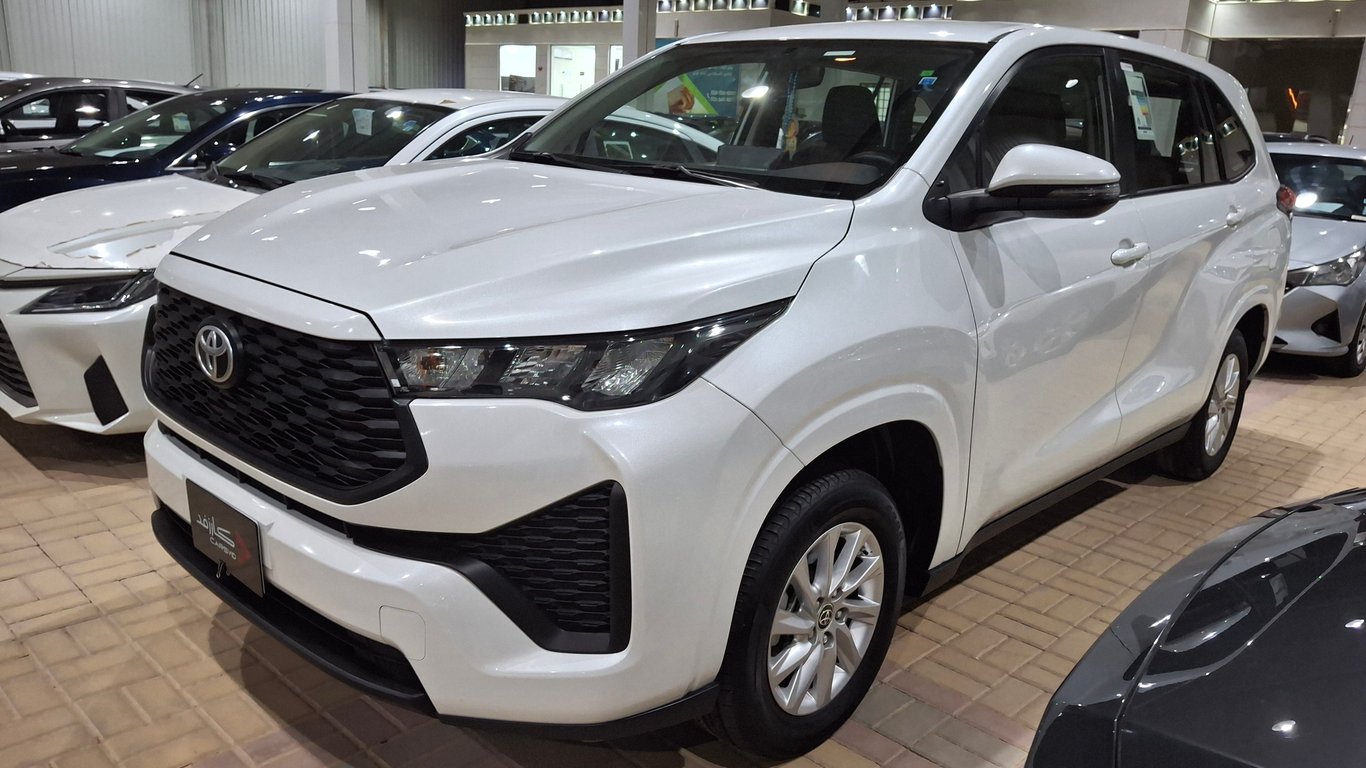 Toyota Innova 2024
