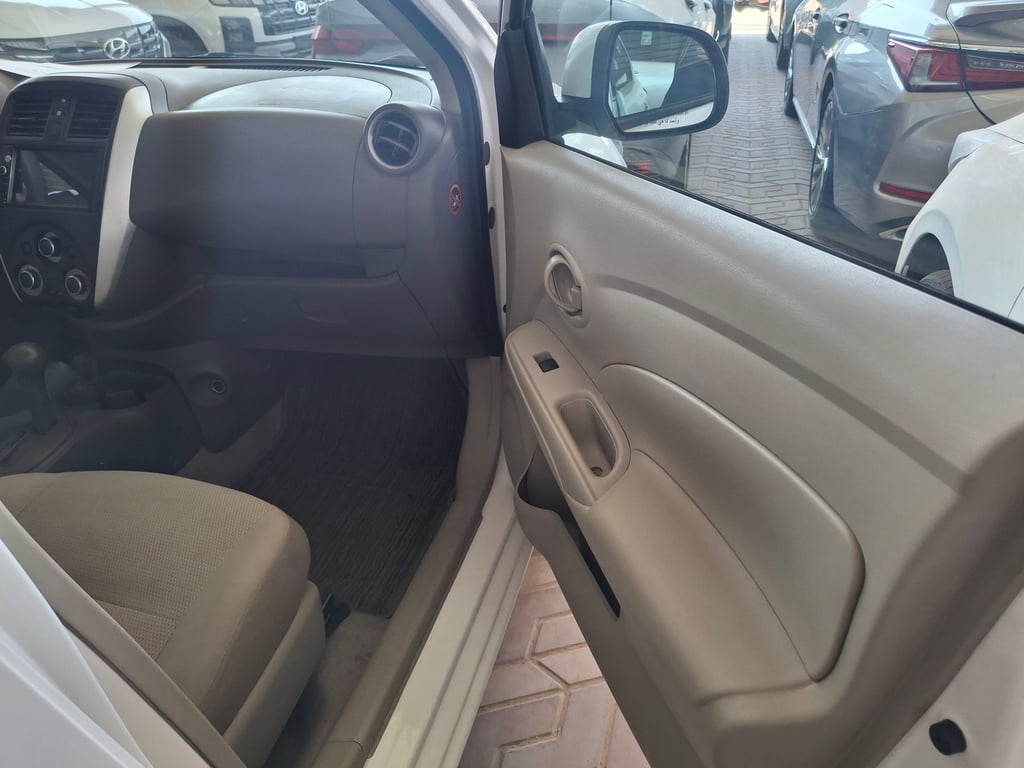Nissan Sunny 2022