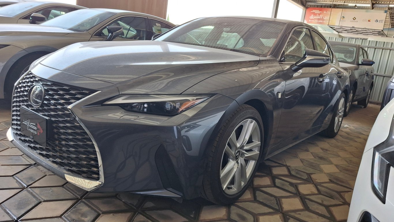 Lexus IS 2025