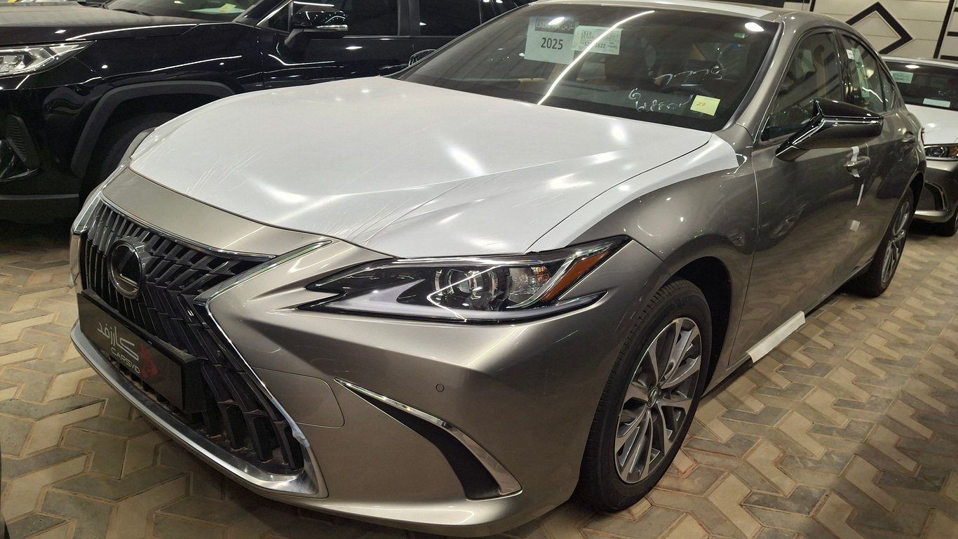 Lexus ES 2025