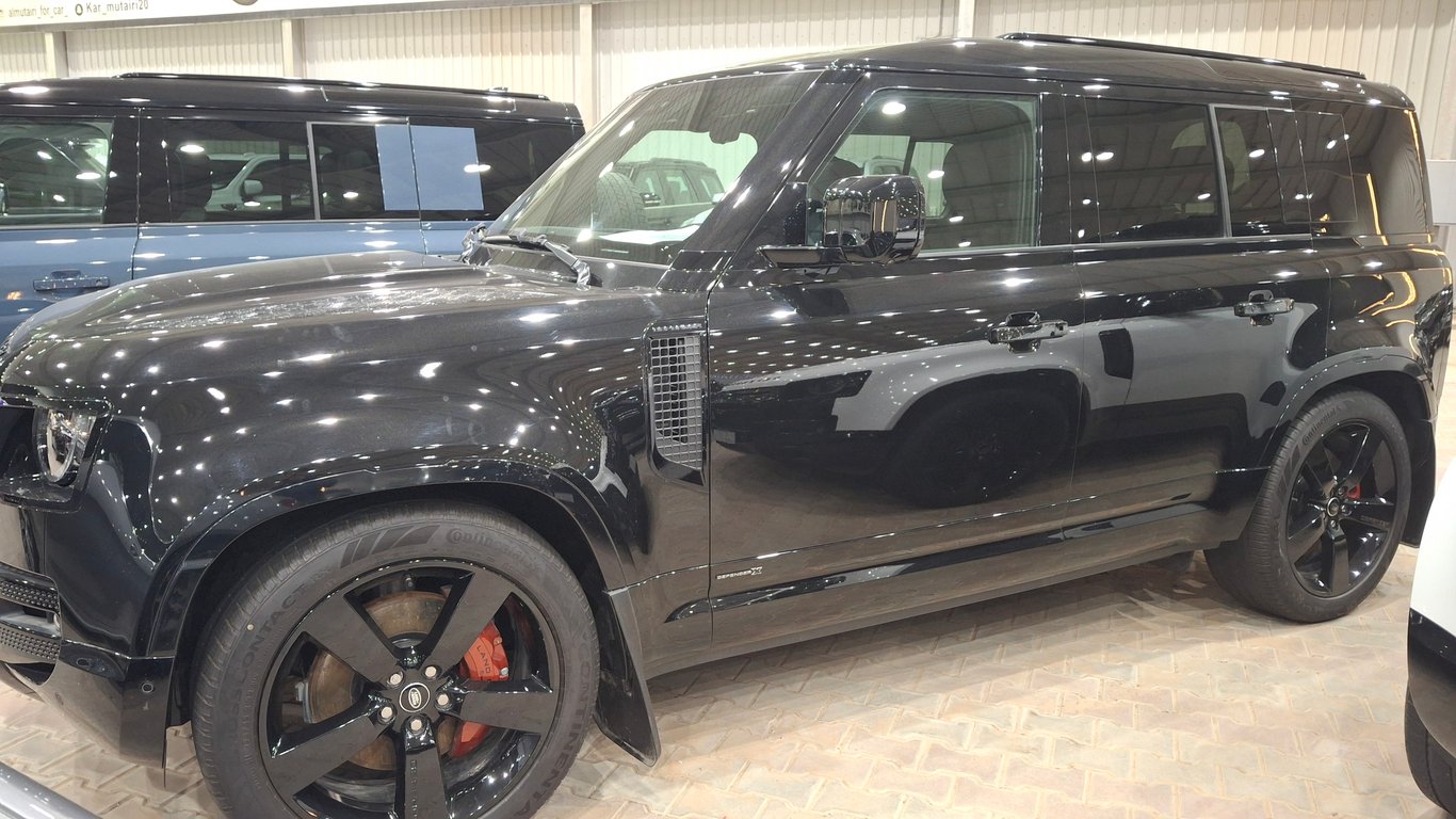 Land Rover Defender 2025