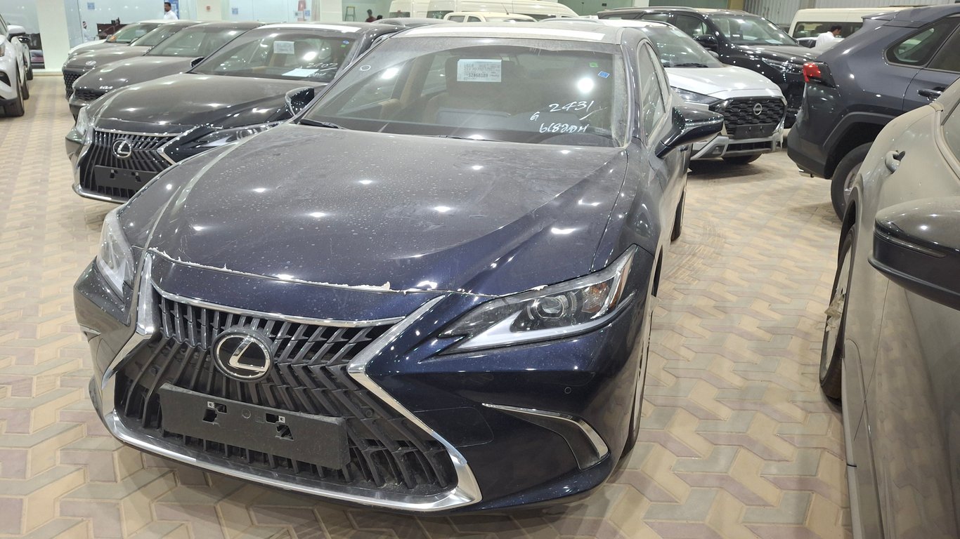 Lexus ES 2025