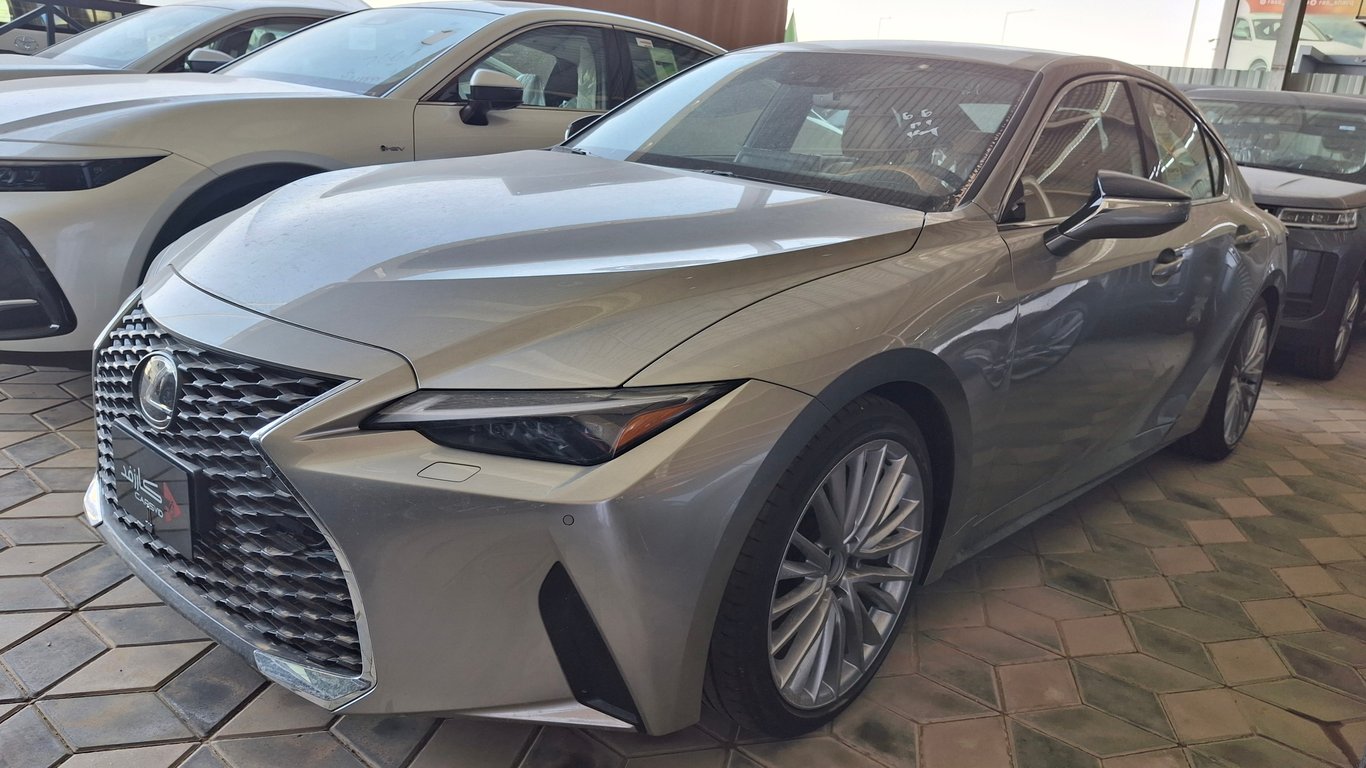 Lexus IS 2025
